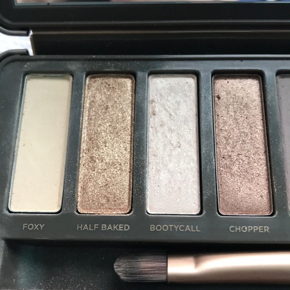 Urban Decay Naked 2 eyeshadow palette - Picture 3 of 5